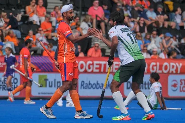 India rout Pakistan