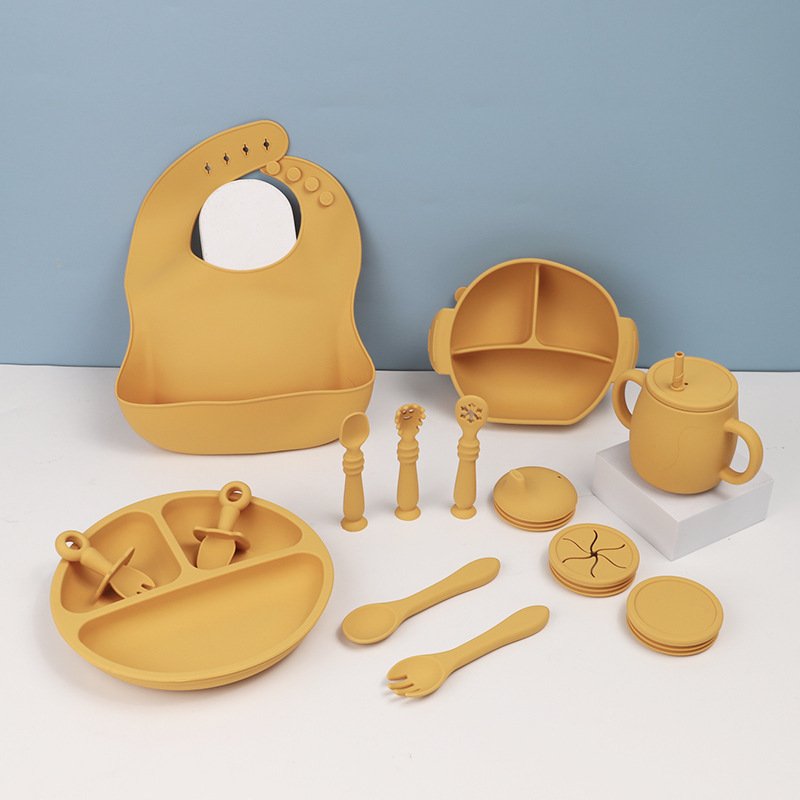 Silicone Children's Tableware Set Baby Feeding Solid Food Tableware Bib Suction Cup Bowl Spoon Plate Bib 15-piece Set - Image 9